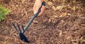 Fiskars Zappetta a due punte Ergo, Testa in Acciaio Inox e Impugnatura Ergonomica, Nero/Arancione, 30,5 cm 3